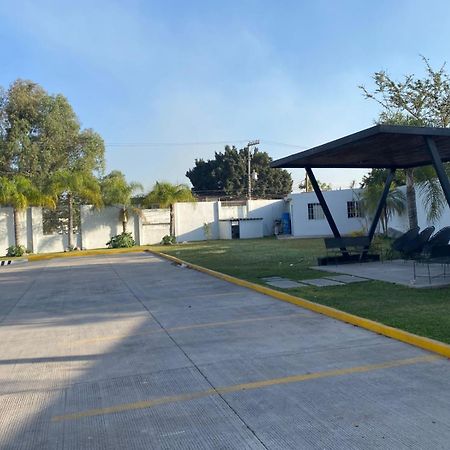 Hotel Bugari Aeropuerto Guadalajara Las Pintas Kültér fotó