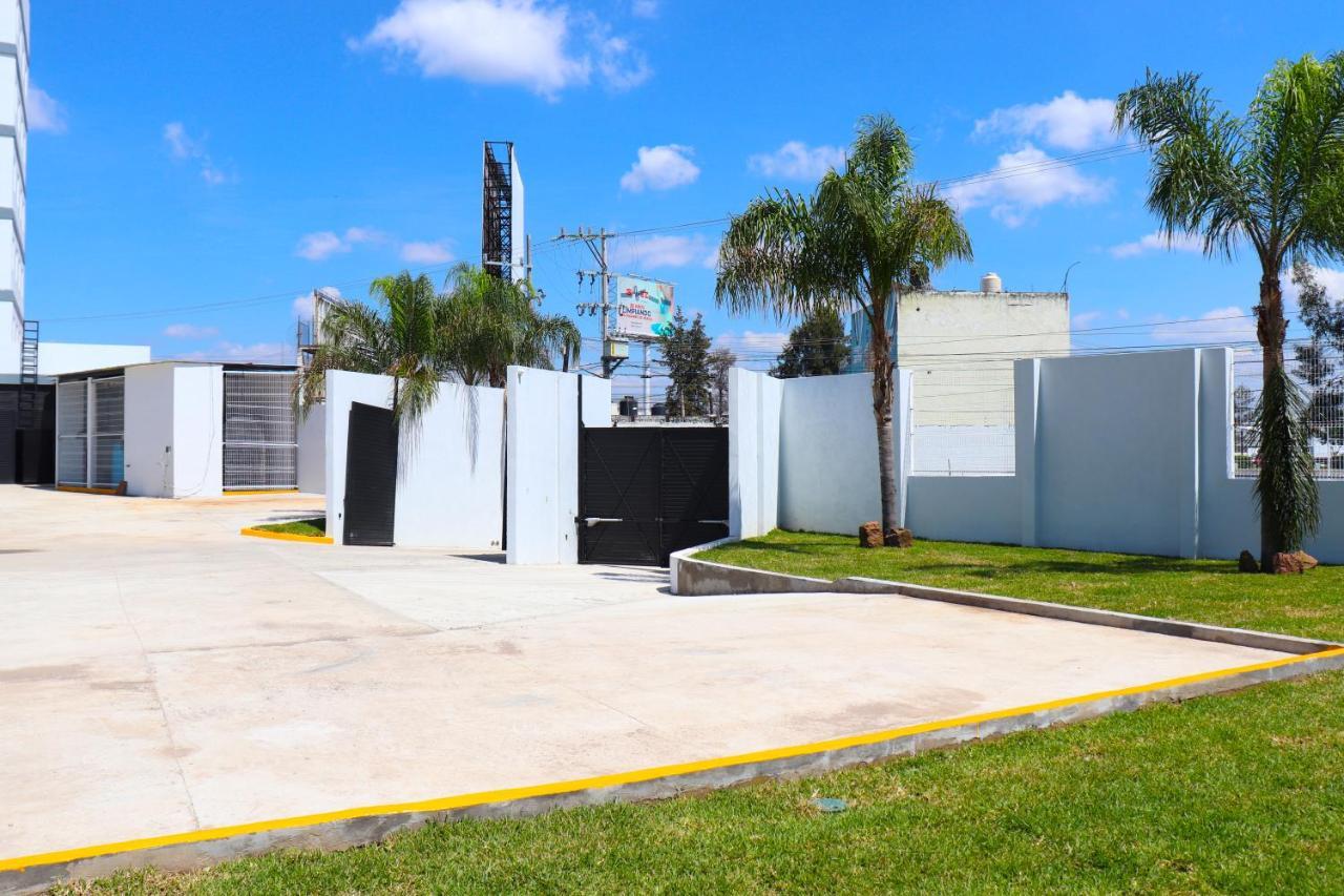 Hotel Bugari Aeropuerto Guadalajara Las Pintas Kültér fotó