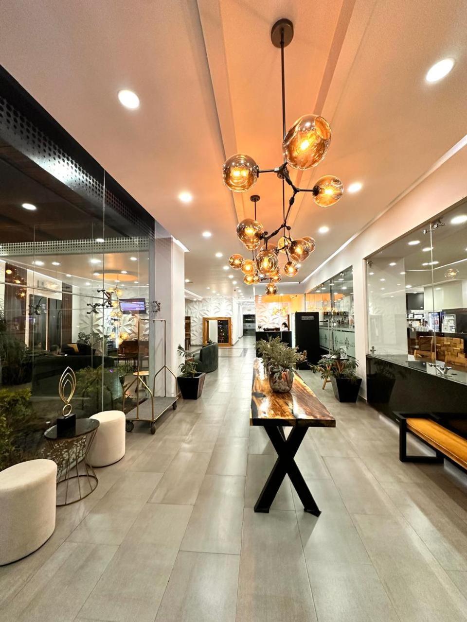 Hotel Bugari Aeropuerto Guadalajara Las Pintas Kültér fotó