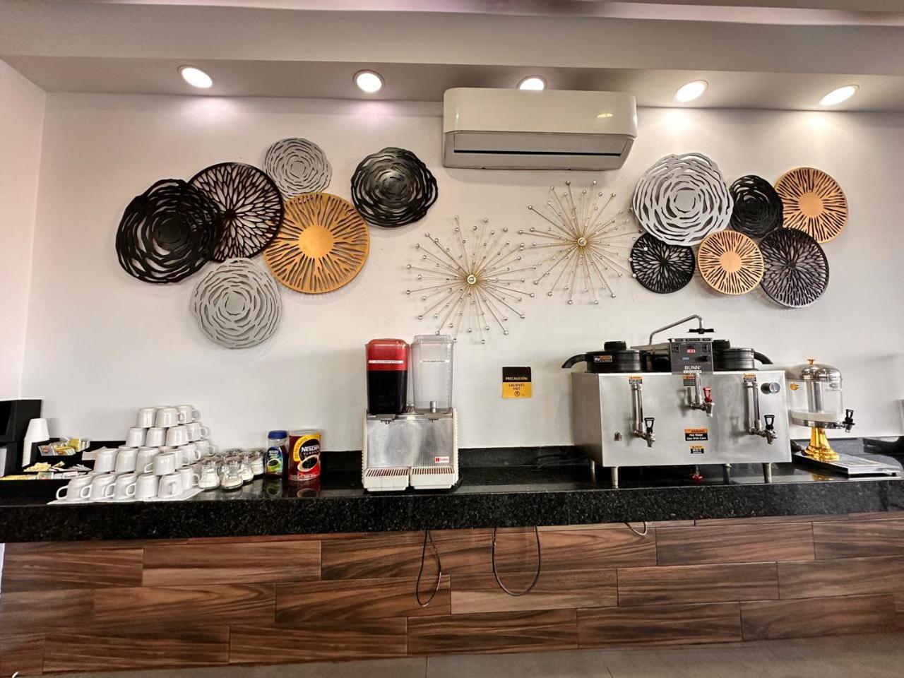 Hotel Bugari Aeropuerto Guadalajara Las Pintas Kültér fotó