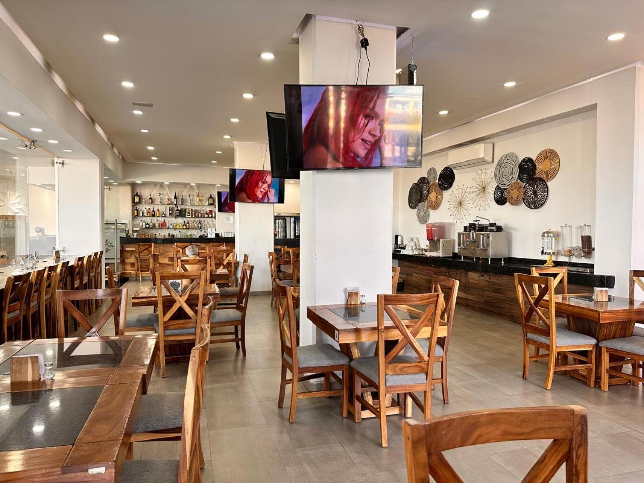 Hotel Bugari Aeropuerto Guadalajara Las Pintas Kültér fotó